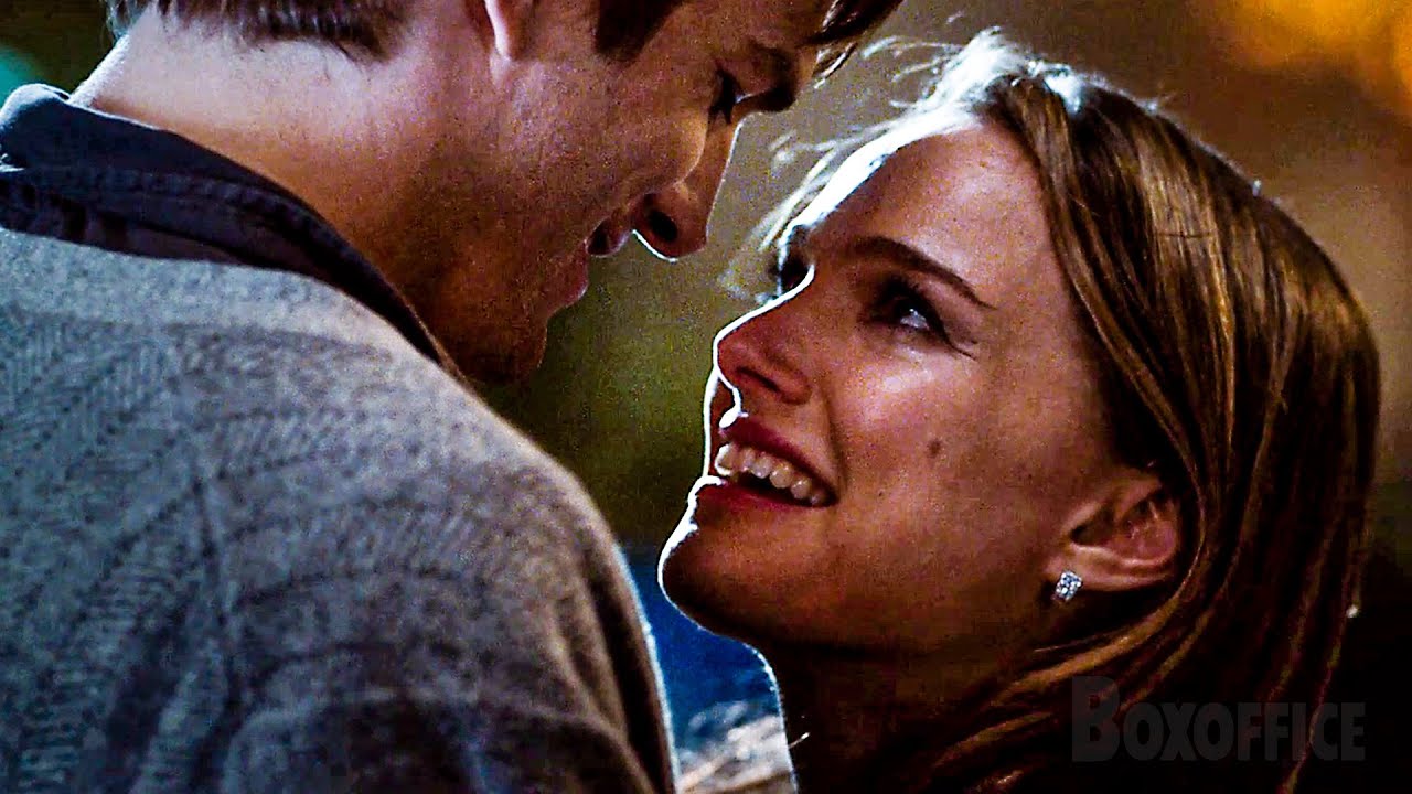 Natalie Portman & Ashton Kutcher's Romantic Scene 😍