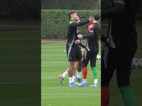 Saliba and Havertz PLAY FIGHTING during Arsenal training🥊