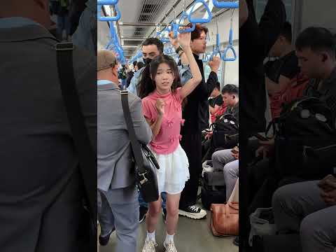 SOS on the train - help the girl [KINDNESS MAN] #kindness #respect #goodman #happy #humanities