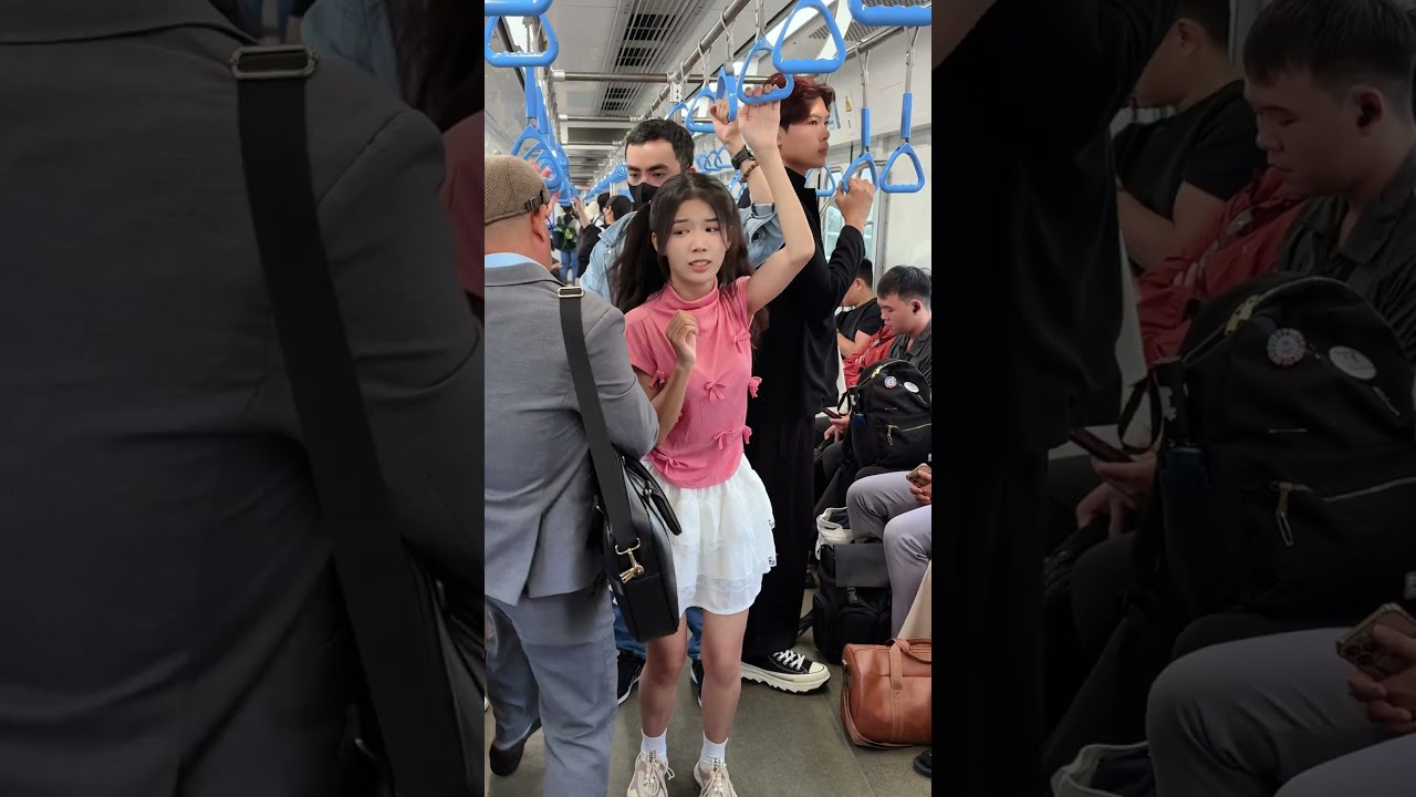 Help on the Train 🚆 Girl in Need of Kindness