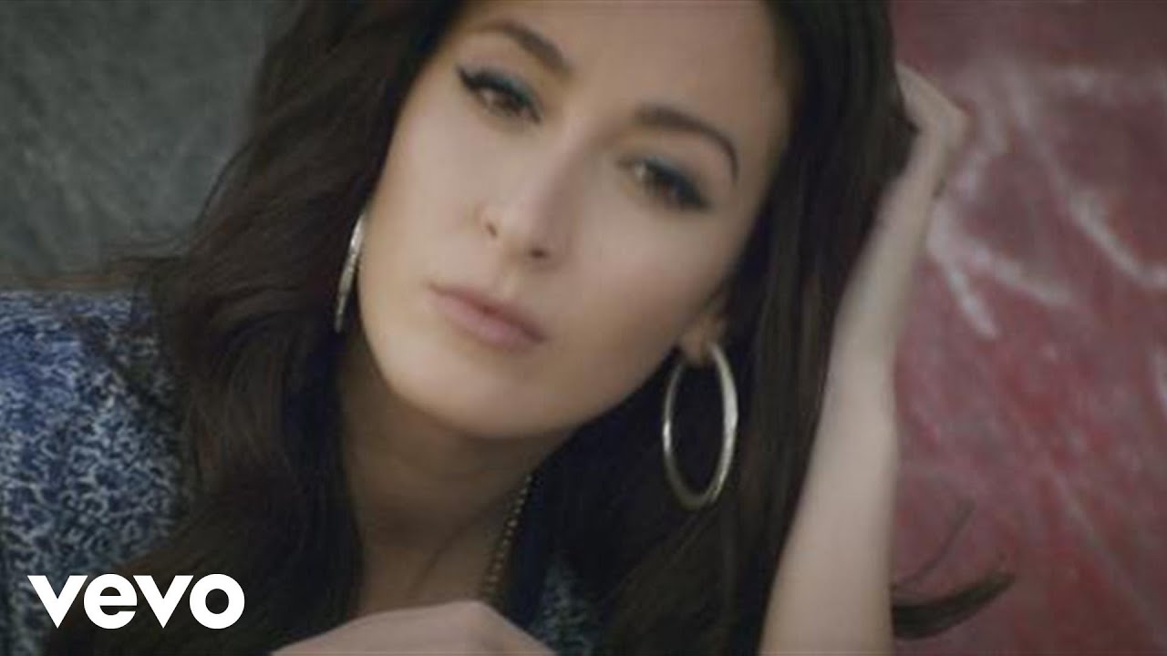 Kenza Farah feat. Jul - Problèmes (Clip Officiel) 🎶 | KARISMATIK Album