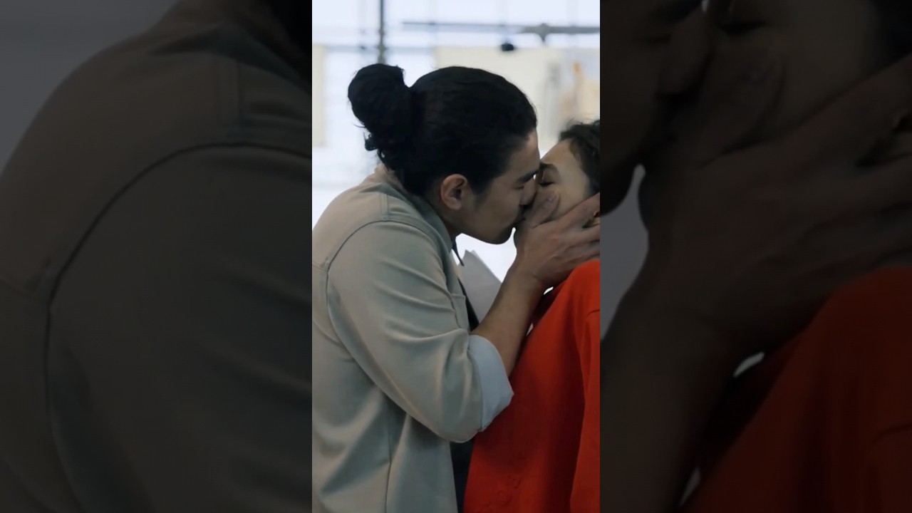 Показал любовь на глазах у всех ❤️