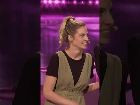 #MarieLyneJoncas et #EveCôté donnent des cours de flirt aux #DenisDrolet 😏