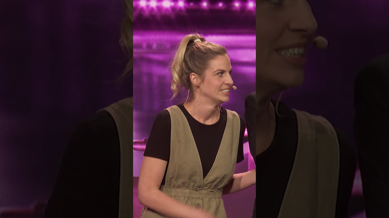 MarieLyneJoncas et EveCôté animent un cours de flirt pour DenisDrolet lors du Grand Rire du 20 juillet