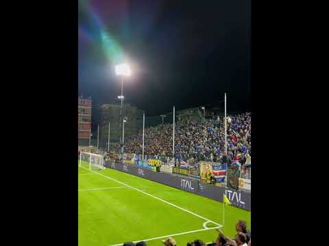 Gradinata Sud Sampdoria in azione durante il derby contro l'Entella