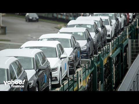 U.S. auto sales have reached 'recessionary levels,' new report states