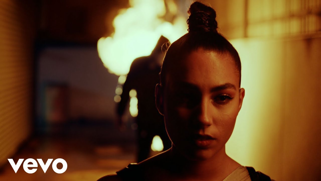 María José Llergo - RUEDA, RUEDA (Official Video)