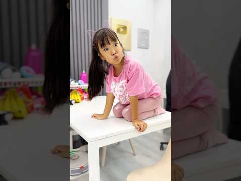 If people acted like cats 🙀😹 LeoNata family #shorts