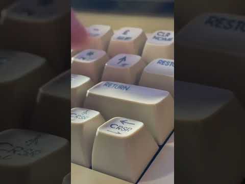 Making a holiday sign with a Commodore 64, The Print Shop & dot matrix printer #retrocomputing #asmr