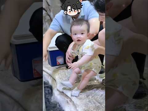 Baby Reaction to White Fish Kiss Will Melt Your Heart