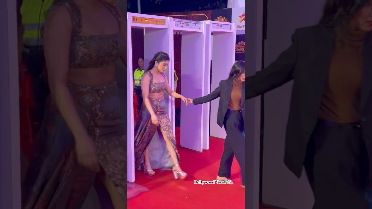 Grand Entrance of Shivangi Joshi at Star Parivaar Awards ✨