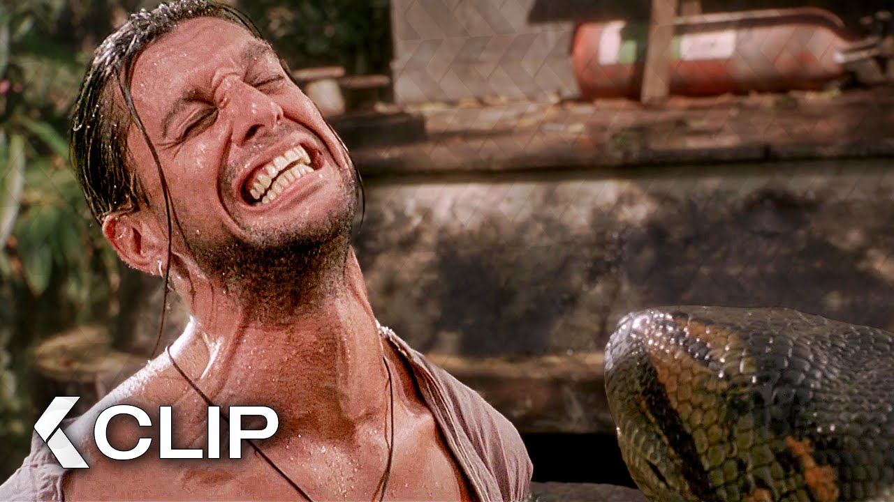 Jennifer Lopez in a Thrilling Anaconda Scene – Hidden Dangers Below! 🐍