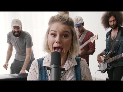 Melanie's Classic 'Brand New Key' Funk Cover ft. Therese Curatolo 🎶