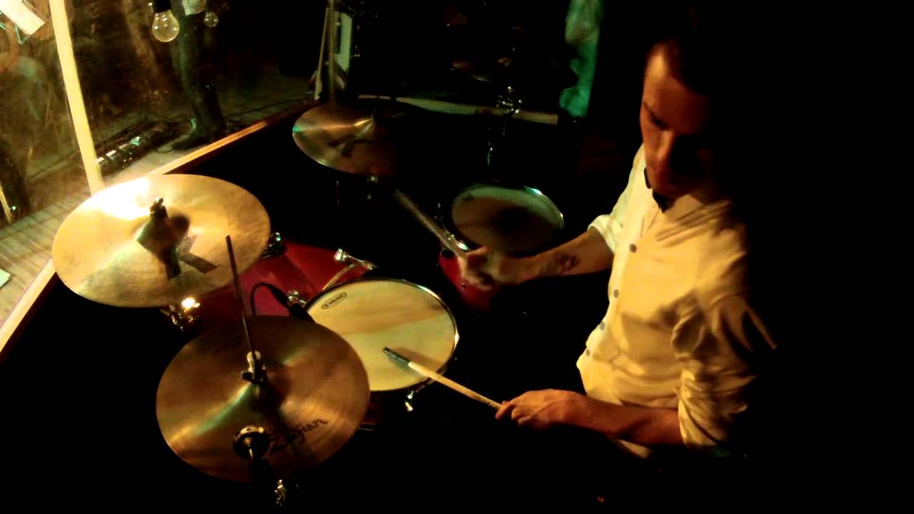 Jēzus Samaksā (Bungas) – Spēcīga Gospel Dziesma ar Izcilu Izpildījumu ✨