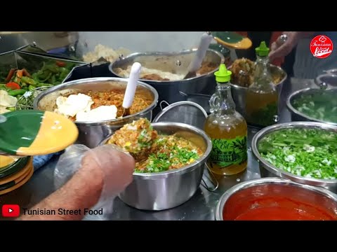 Tunisian Street Food : kafteji Salih - تمخميخة عند صليح : كفتاجي وتن كل شئ مليح - اريانة