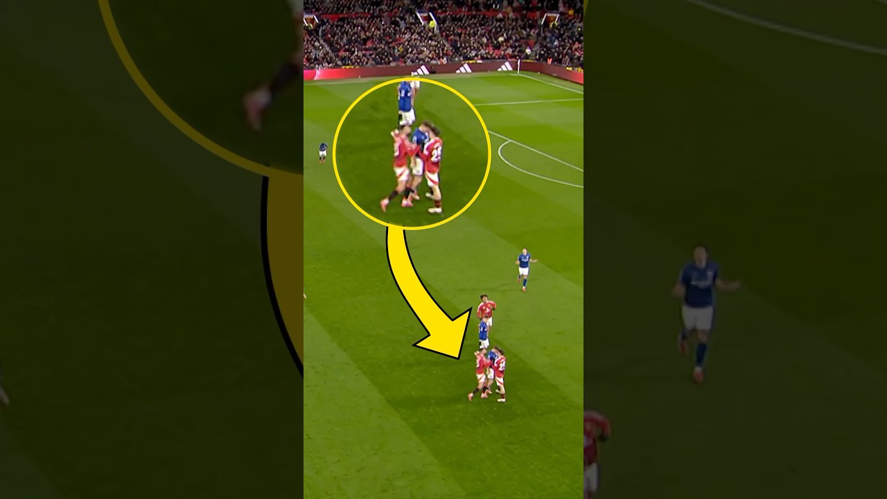 Mazraoui Battles for the Team ❤️