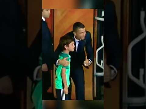 Child Emotional Thank You to Cristiano Ronaldo's❣️#fans ।#ronaldo।#humanity।#humble।#thanks।#cr7।#yt