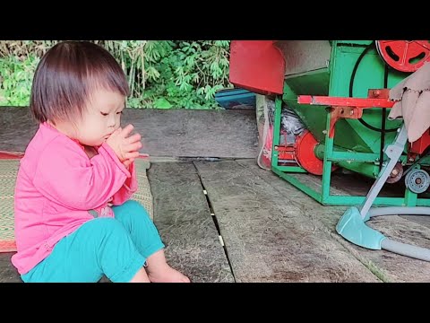 The difficult life of a single mother and child every day