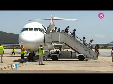 El Govern traslladarà a Brussel.les la possibilitat d'una tarifa plana per als vols interilles