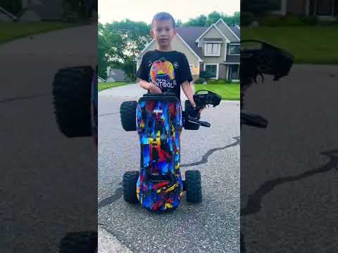 Huge RC Truck-TRAXXAS Xmaxx-how big is it compared to my kids? #shorts