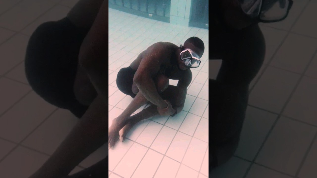 Why Can't Bodybuilders Float in Water? The Surprising Truth 💪