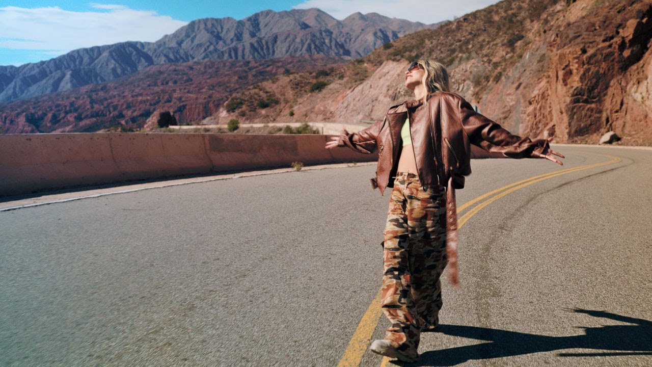 Sofia Mora - 50/50 (Official Visualizer) 🎶