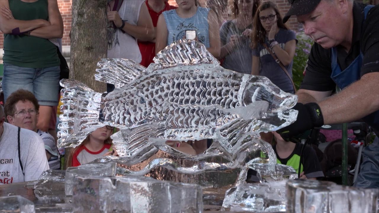 Spectacular Ice Carving at the 2016 Iowa State Fair ❄️
