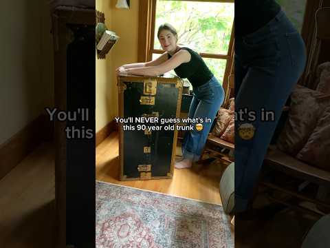 A 1930s PORTABLE WARDROBE?! NEEEEEEED đ« #vintage #fashionhistory #vintagefashion