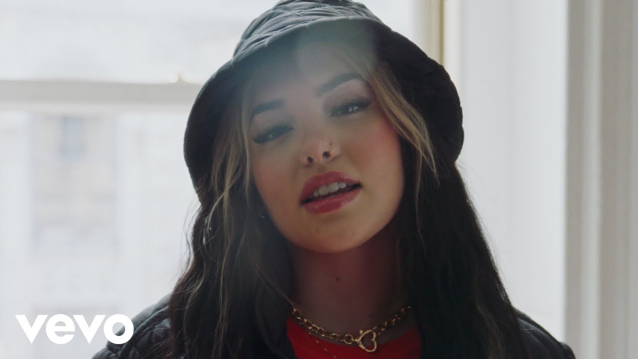 Lauren Spencer Smith - Fingers Crossed 🎶 | Official Music Video