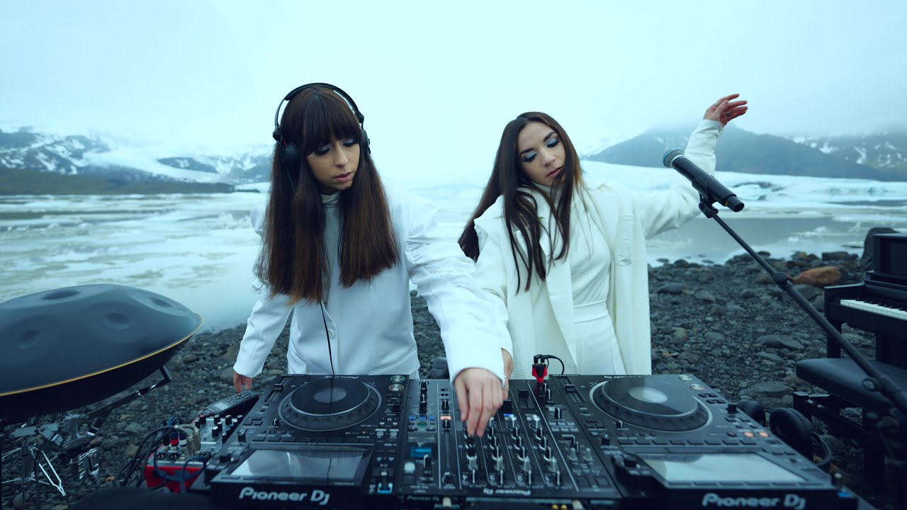 Giolì & Assia Perform Live at Iceland's Glacier Lagoon 🎶