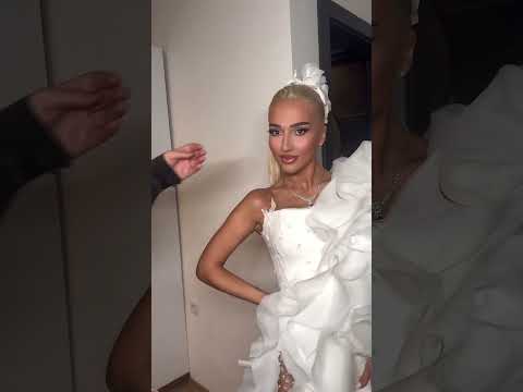 Iliriana dhe Adri gati per ceremonin e tortes 🎂