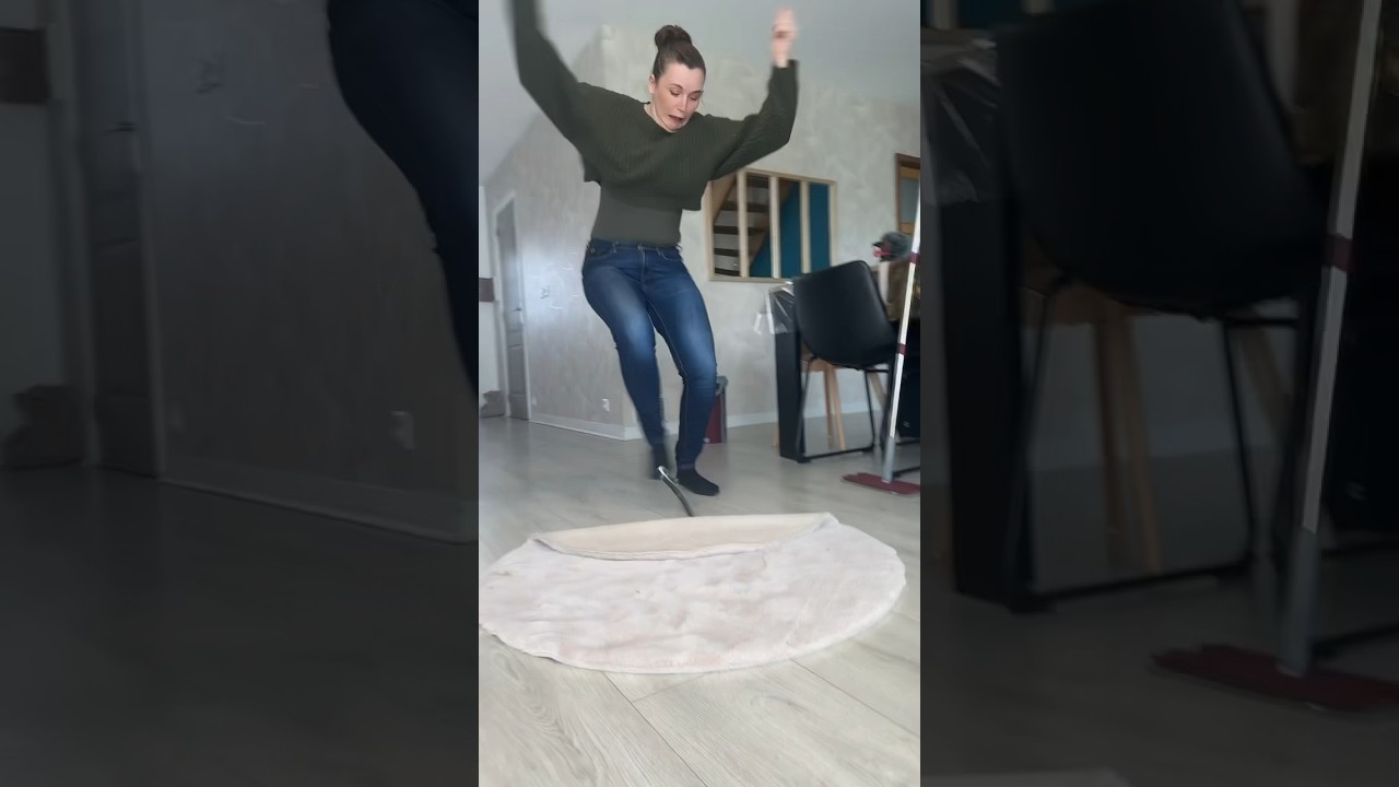 Hilarious Prank: Fear for Her Life! 😂