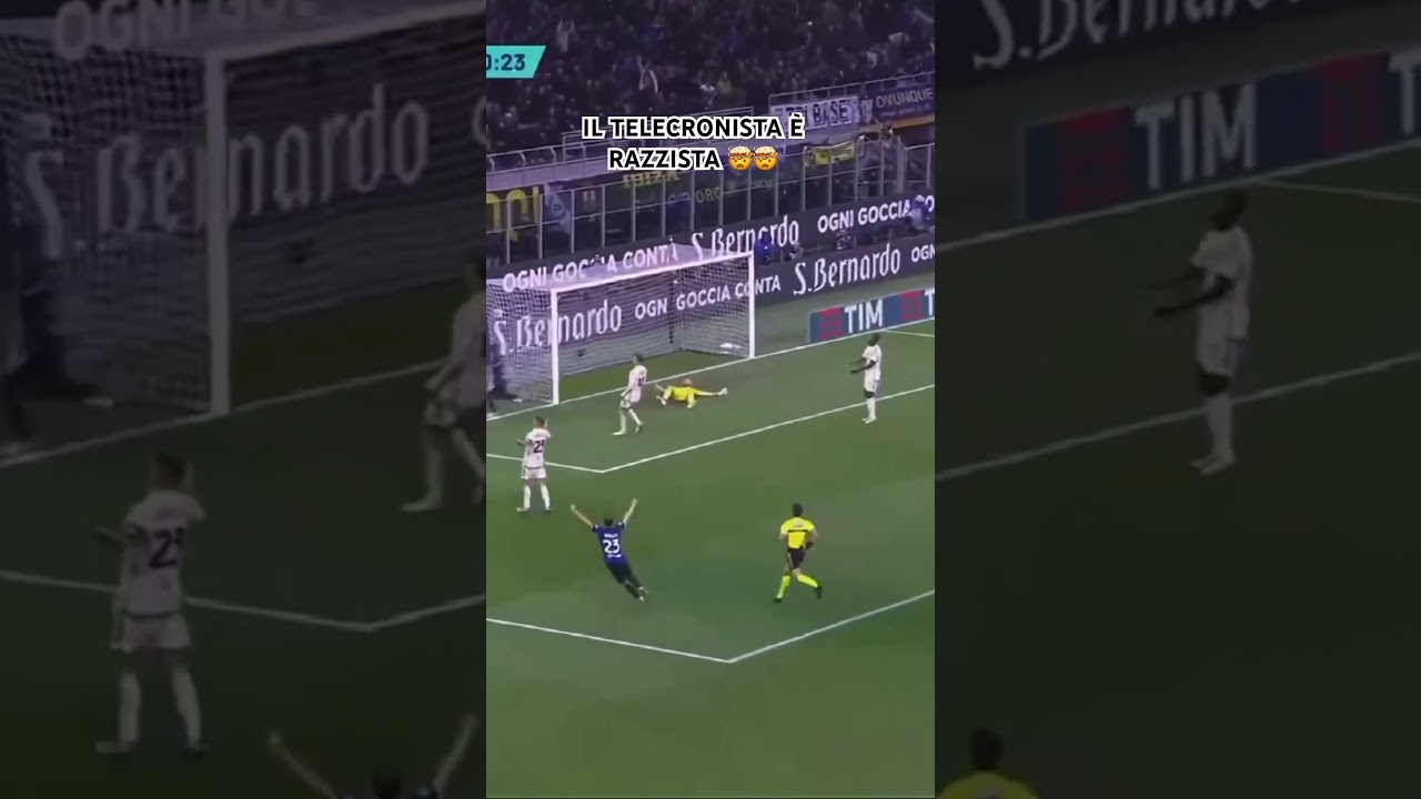 Il telecronista dimostra atteggiamenti razzisti