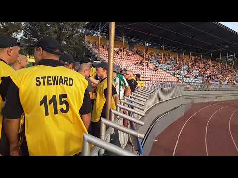 Драка фанатів Карпат в Маріуполі з сєпарами  і стюардами.