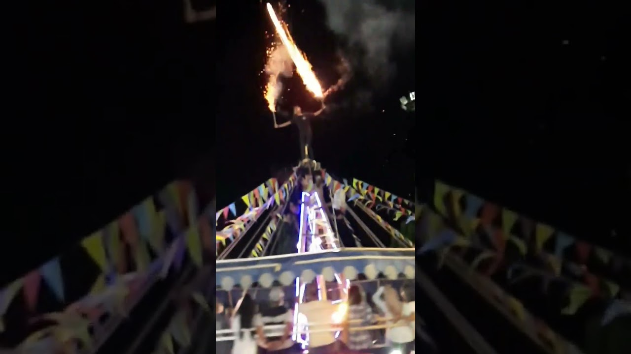 Aksi Berbahaya: Nyalakan Petasan di Atas Wahana Pasar Malam 🚨