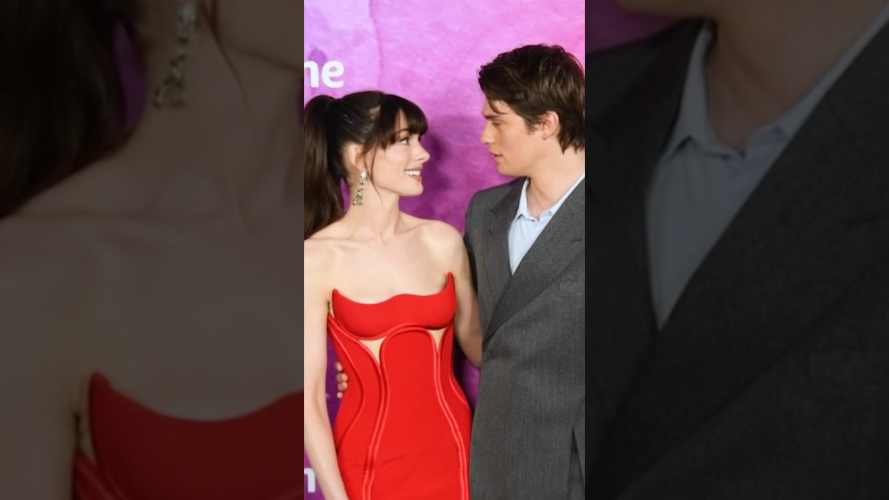 Anne Hathaway VIBES with everyone | HELLO!