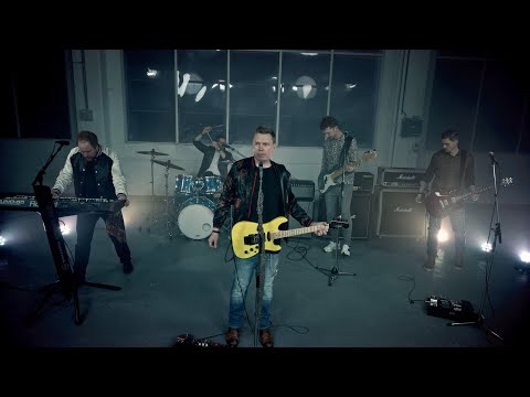 Streetlight - "Hit The Ground" - Official Music Video