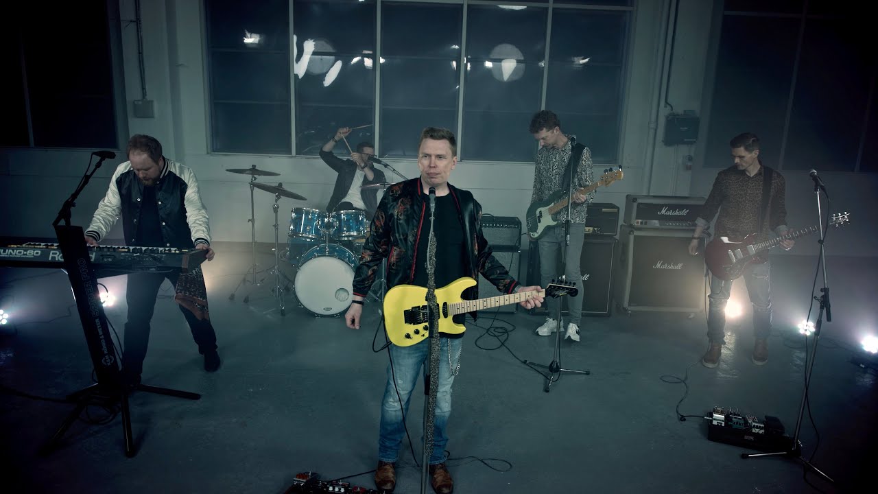 Streetlight - 'Hit The Ground' 🎸 Official Music Video from the Album IGNITION