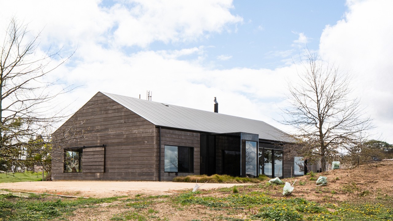 Architect’s Off-Grid Home in Australian Hills 🌿