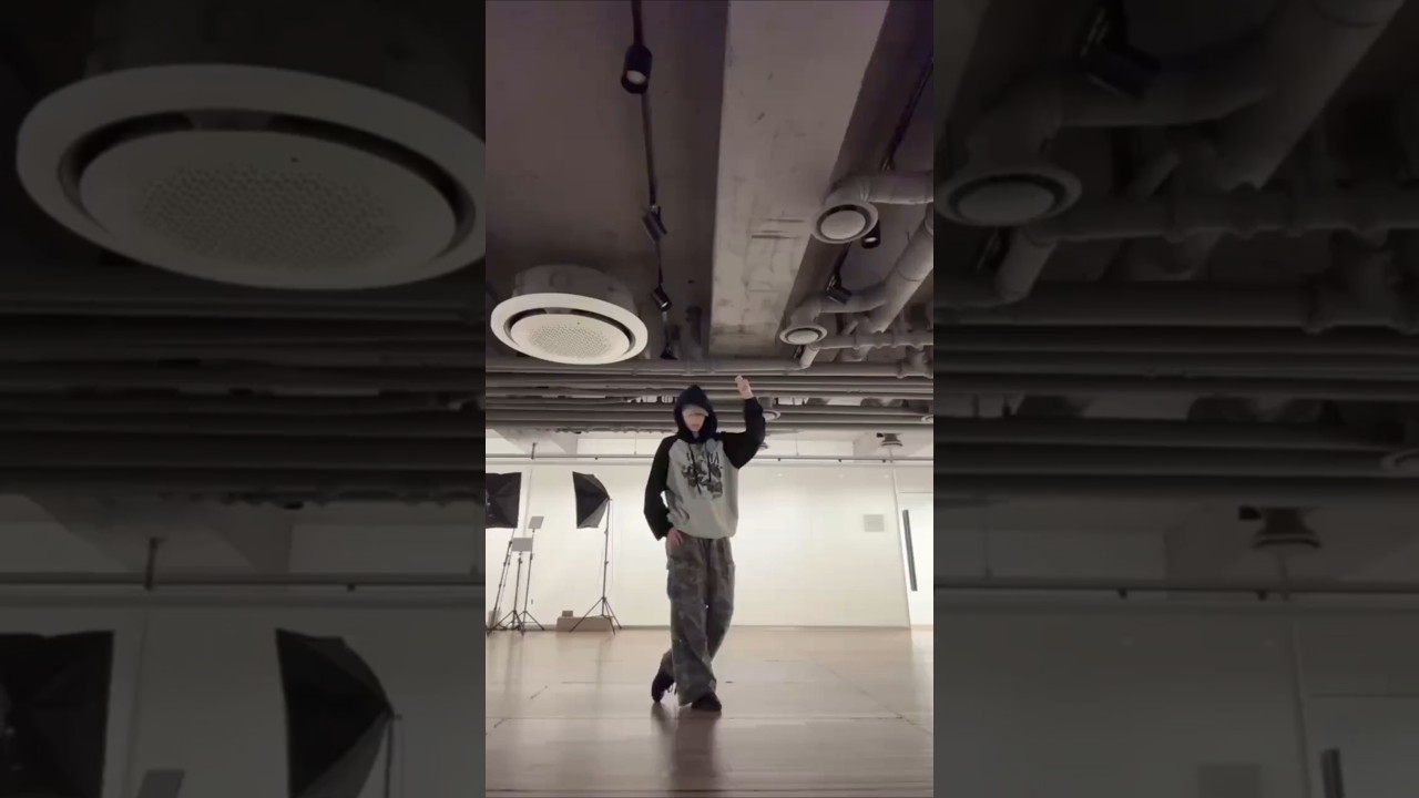 Discover Roc Steady 🤘: The Ultimate Dance Game Experience!