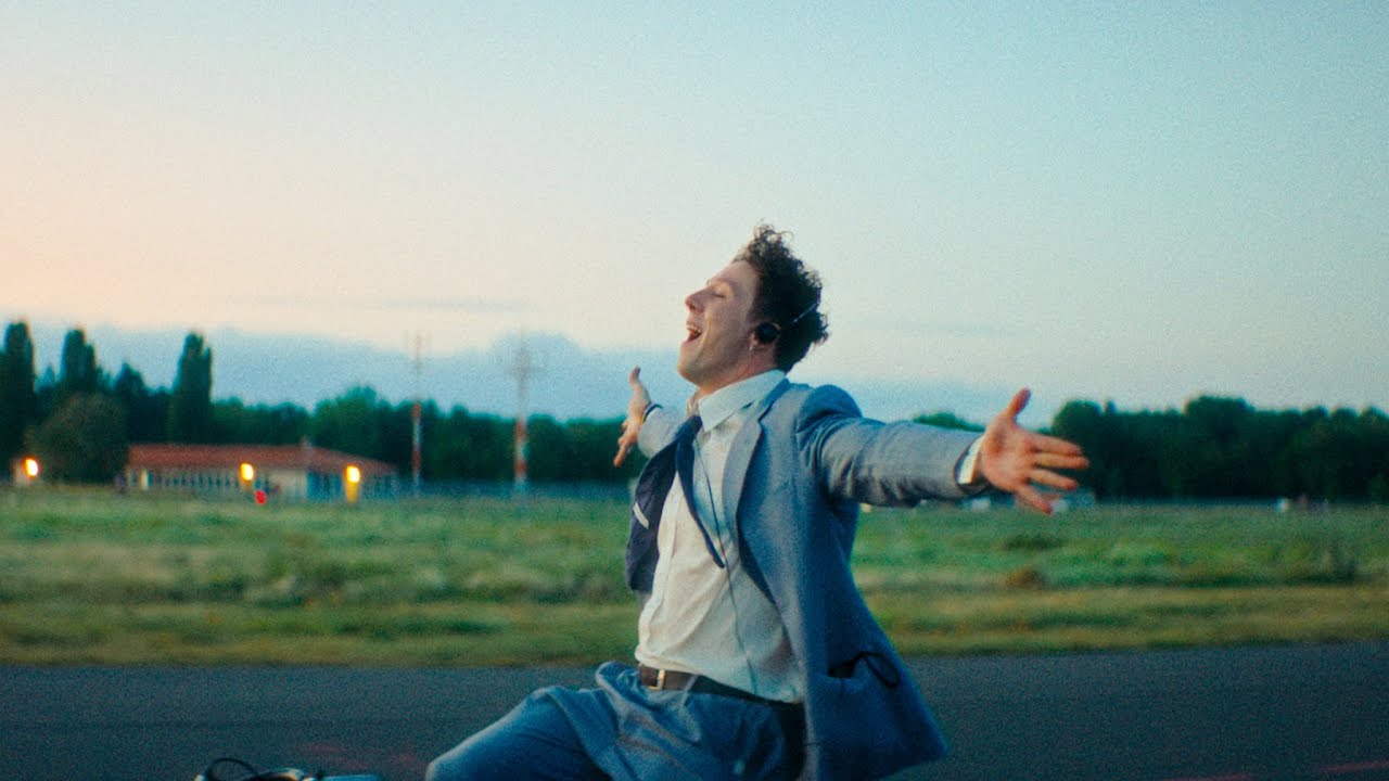 Moncrieff's 'Love Somebody' – Stream the Catchy New Hit! 🎶