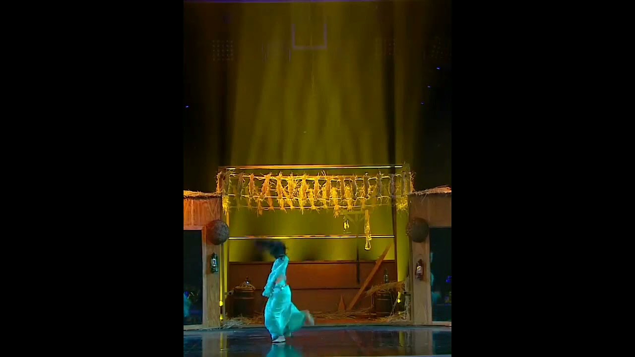 Vartika Jha's Stunning Dance Performance on 'Kaate Nahi Katte Din Aur Raat' with Anil Kapoor! 🎶