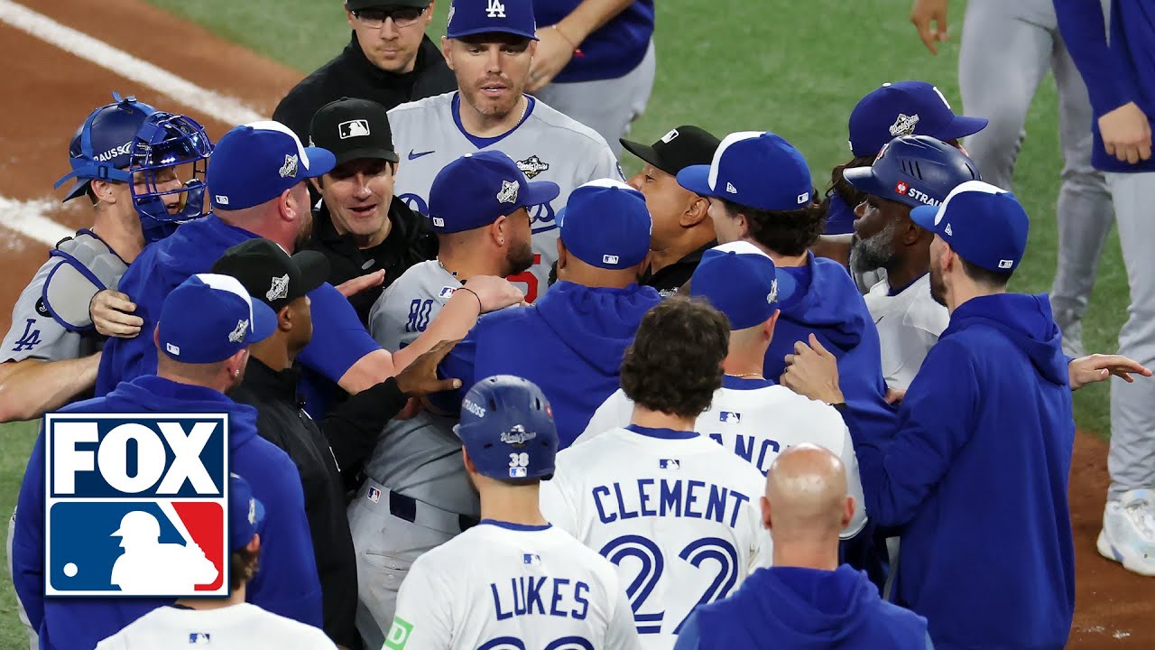 Blue Jays Rush the Field After Controversial Hit in Game 7 🚨