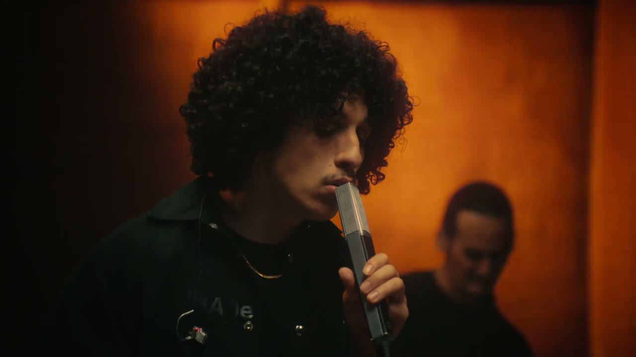 Rilès Performs '1000 REASONS' Live | Exclusive from RILESUNDAYZ #8 🎤