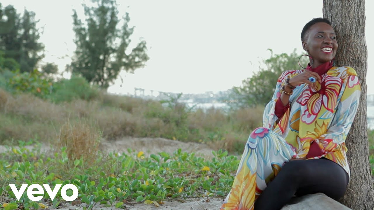 Isabel Novella - Meu Mundo (Tiyele) Music Video 🎶