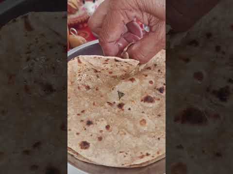 Ladala..🧿💞#shreepremanandjimaharaj #shreepremanandjimaharaj #viral #laddu #ytshorts #shortvideo