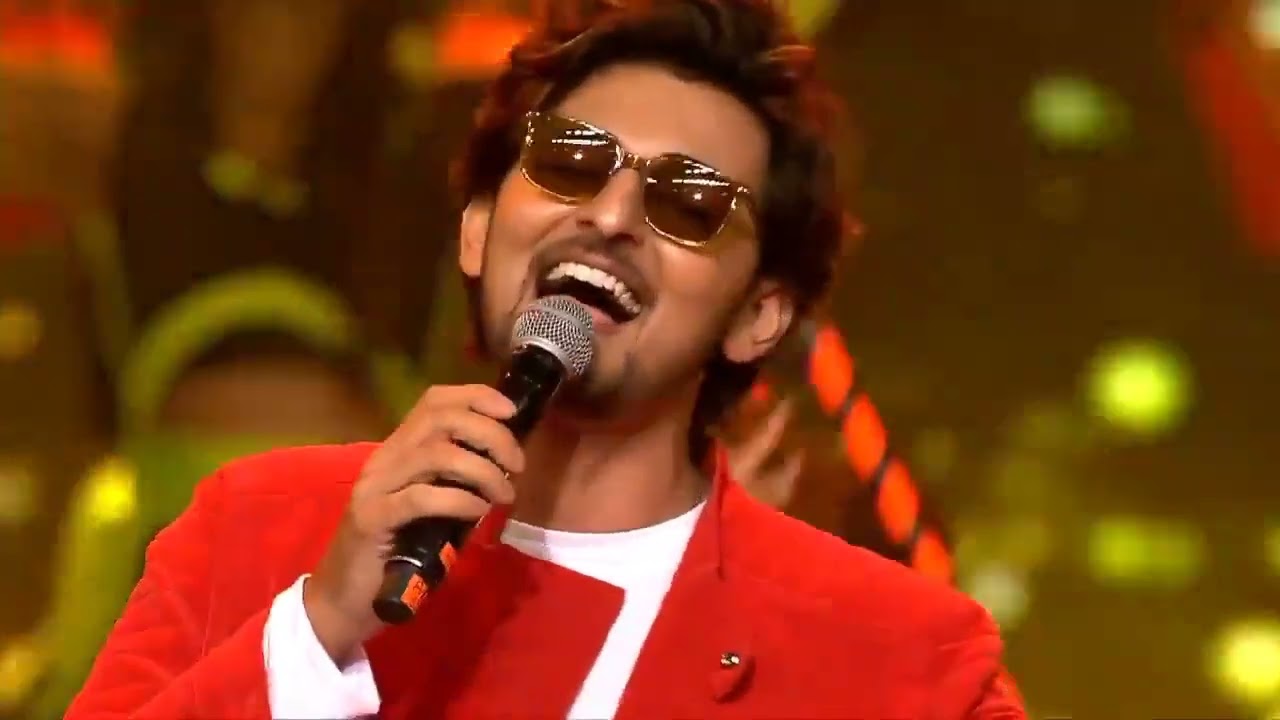 Darshan Raval's Epic Mashup: Kamariya, Chogada & Dil Mera Blast 💙