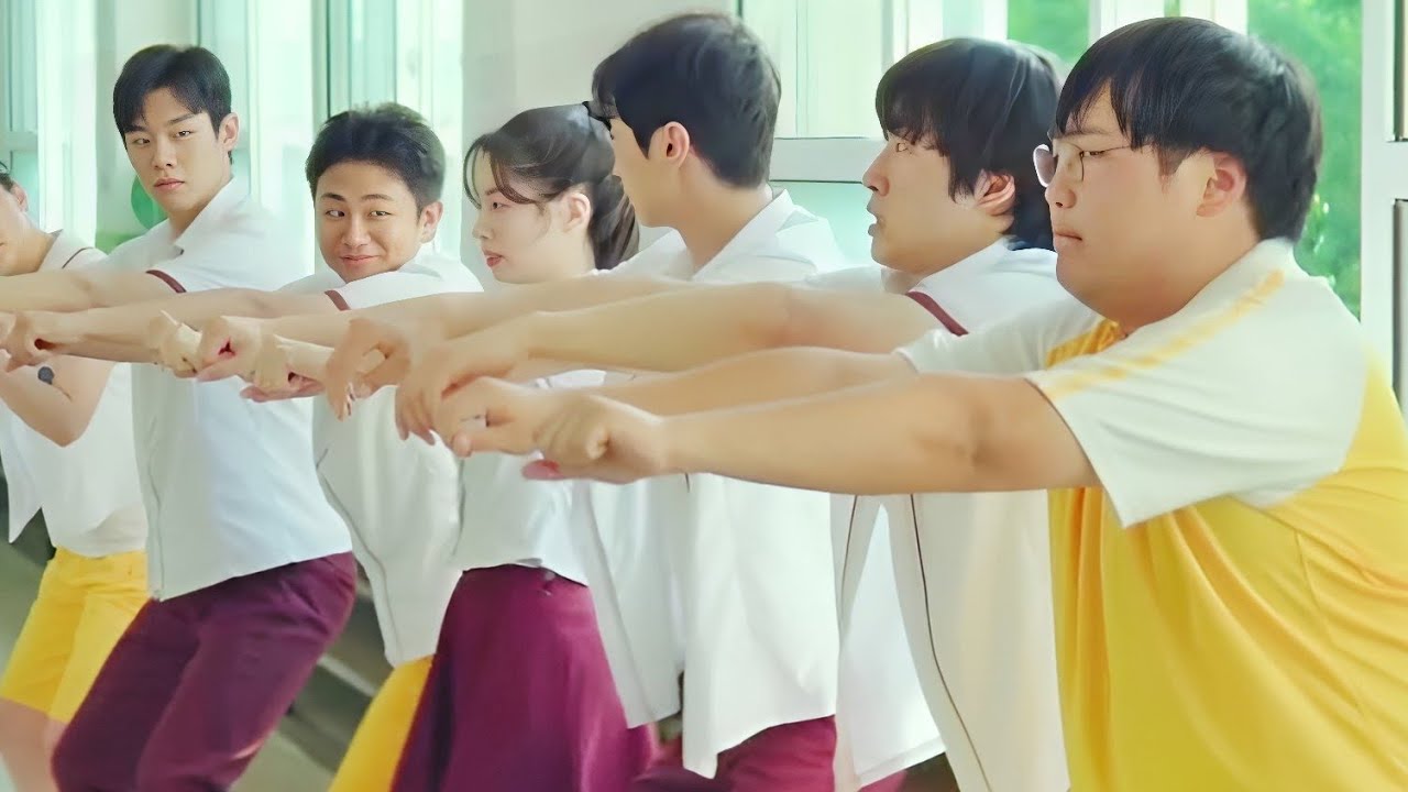 طالبة قمر تقع في حبها وتثير إعجاب جميع الطلاب 🌙 | ملخص مسلسل جوهرة القسم كامل