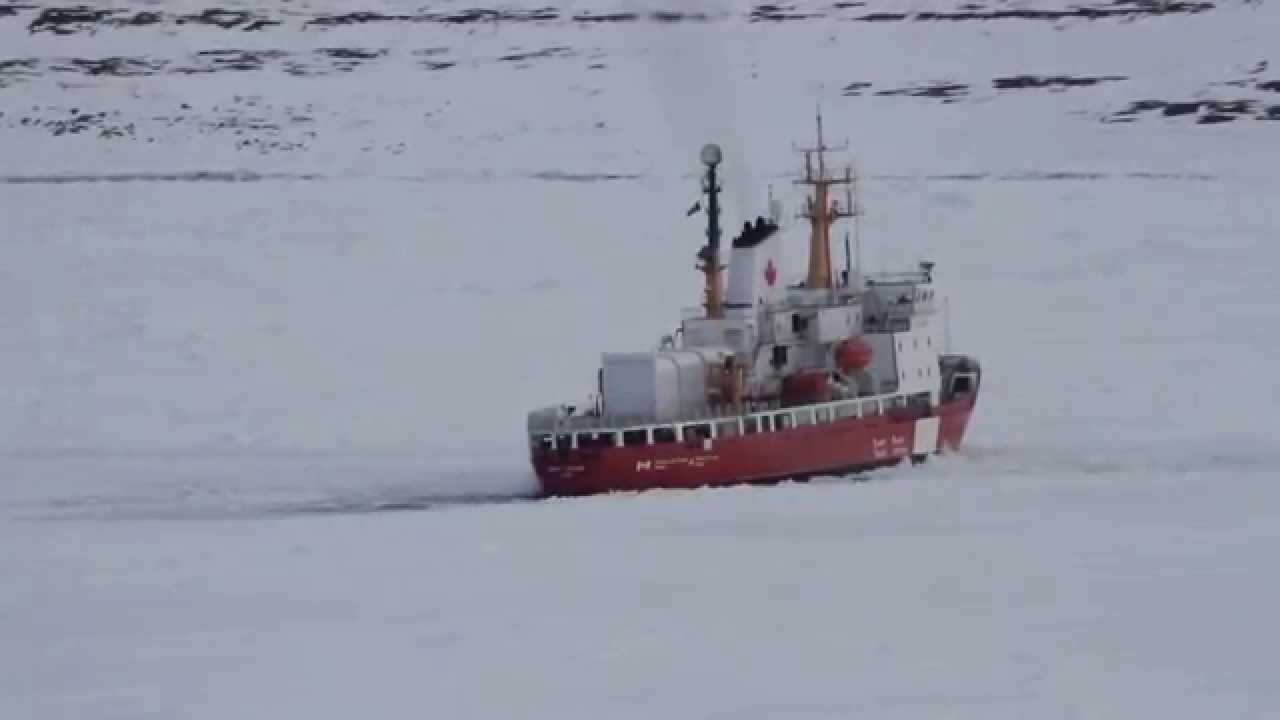 CCGS Henry Larsen Escorts Sir Robert Bond in Blanc-Sablon 🚢