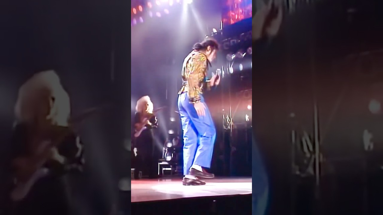 Michael Jackson Performs the Airwalk 🚶